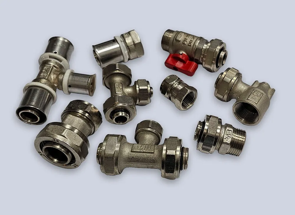 مقایسه روش های اتصال لوله پنج لایه: پرسی vs چسبی 