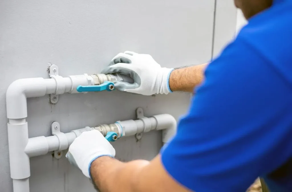 صدای لوله پنج‌لایه در دیوار ساختمان